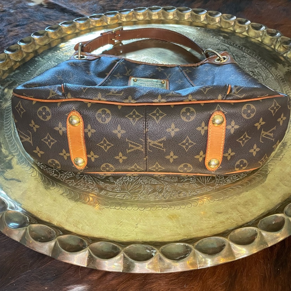 Louis Vuitton Galliera PM Bag – Monogram Canvas - Picture 3 of 9